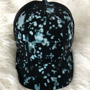 Lululemon NWT Dash and Splash Cap
